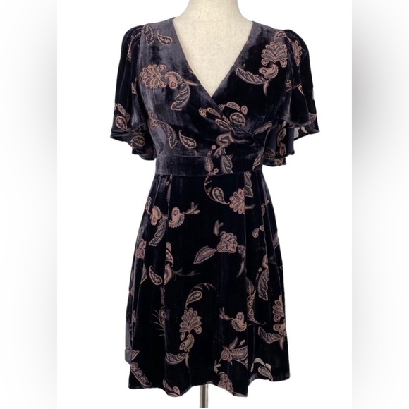 Velvet Cape-Sleeve Floral/ Paisley Dress - Picture 2 of 6